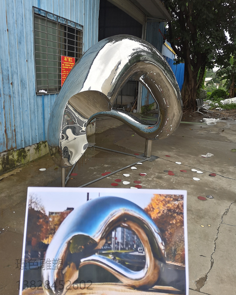 江西贛州瀾云府東區(qū)不銹鋼鏡面雕塑(圖2)