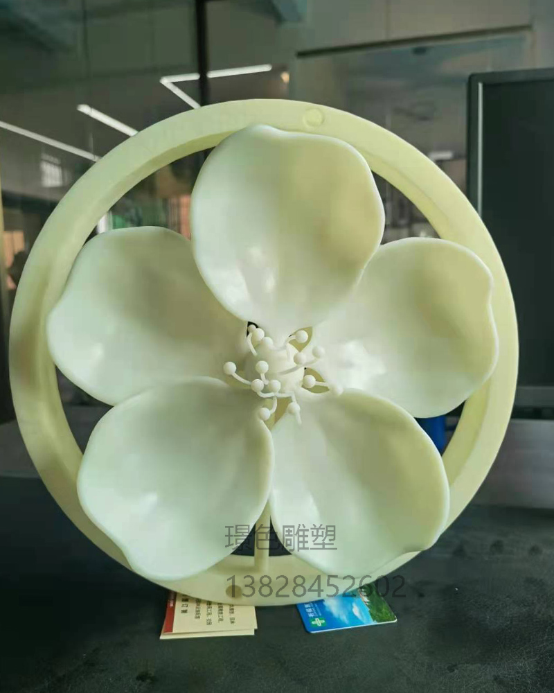 新疆生產(chǎn)建設(shè)兵團(tuán)第二師鐵門關(guān)市旅游養(yǎng)老中心梨花苑景觀雕塑(圖1)